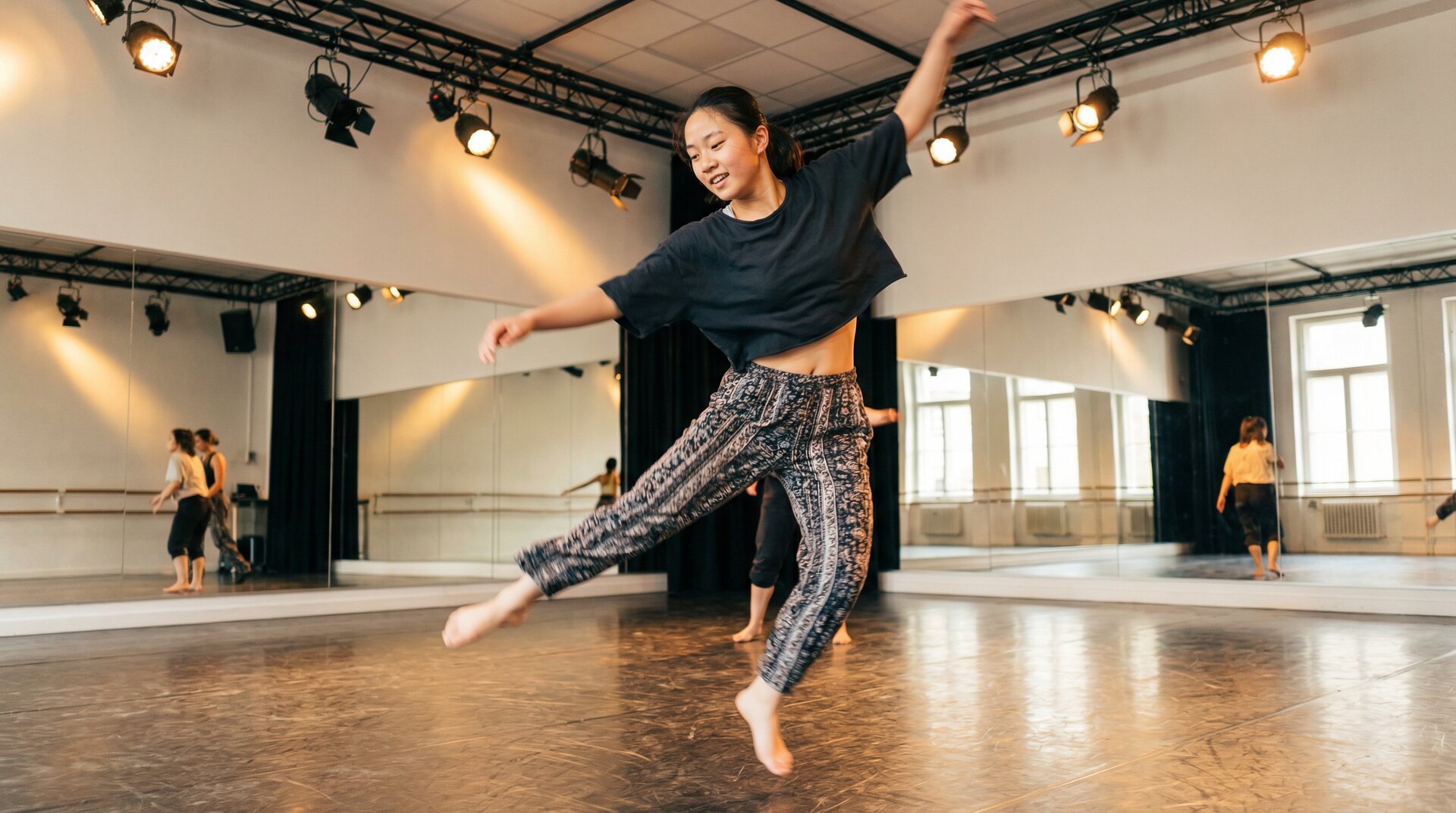 黄色仓库舞蹈视频